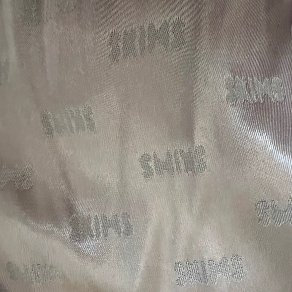 SKIMS LOGO LONG SLEEVE BUTTON UP SLEEP SHIRT - Picture 3 of 8